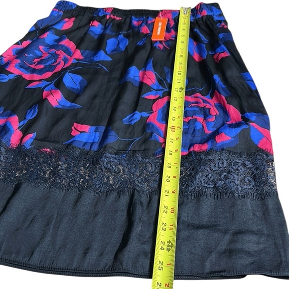 NWT Joe Fresh ,satin ,lace ,floral flare skirt,satin feel, - Picture 3 of 11